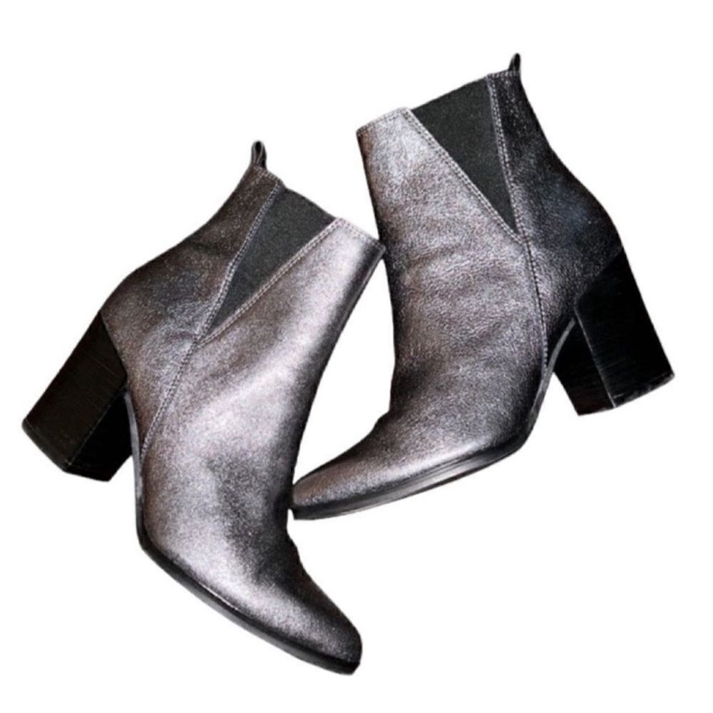 Ivanka Trump Pewter Leather Ankle Boots Size 6.5M)